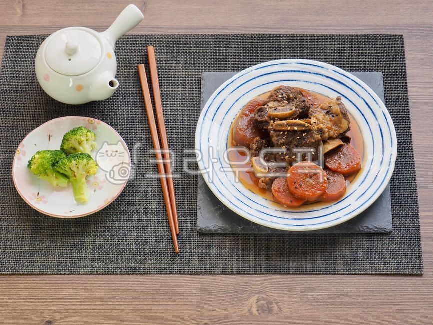 steak,asianfood,beef steak,sidedish,beef,sauce,Korean traditional food,galbijjim,side dish,Korean food,beefribs,Asian food,cooking,beefrib,beefsteak,traditionalfood,koreanfood,beef ribs,Korean,koreantraditionalfood,food,meal,Beef Dishes,Beef rib stew,back