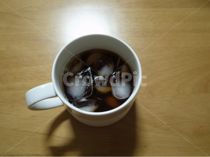 Ice americano,glass,Nukki,cold coffee,ice,cold drink,food nuki,drip coffee,coffee,coolness,A cup of coffee,Americano,mug,iced coffee