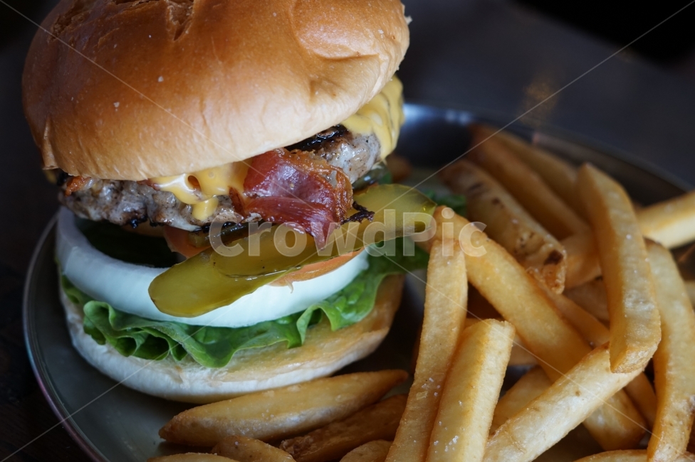 햄버거,브런치,수제버거,감자튀김,펍,점심,hamburger,brunch,Frenchfries,음식,food,pub,음식,식재료,요리,food,cook,meal,dishes,food reserves,빵,bread,양식,서양음식,서양요리,western food,western dishes,western meal,western cook