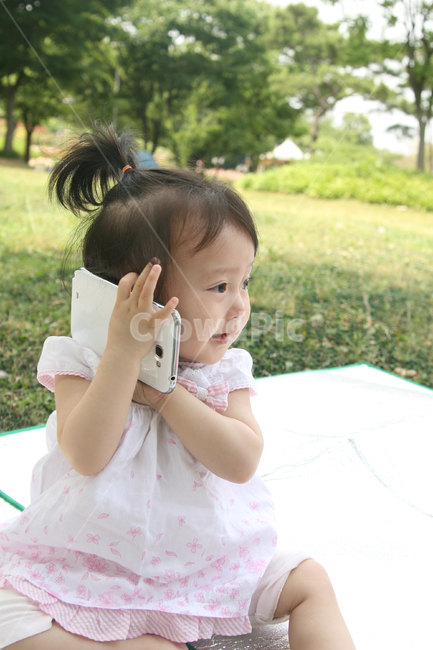 outing,Baby,mobliephone,cell phone,call,phone,baby,cuteness,12 months,cellphone,park,fun
