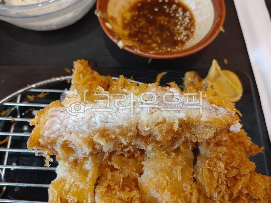 lunch,sirloin pork cutlet,Japanese food,Japanese restaurant,fried food,restaurant,plate,bowl,dinner,food,tonkatsu,Tonkatsu,meal,japanesefood,breakfast