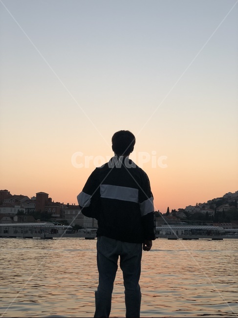 해질녘,크로아티아,두브로브니크,sunset,선셋,바다,선착장,부두,일광,생각,잠기다,하늘,사람,인물,인간,human,person,남성,남자,man,male