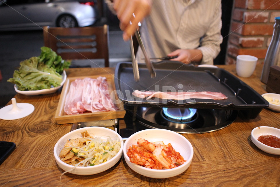 Pork Belly,Grilled meat,food,meal,person,meat,grilling meat,human