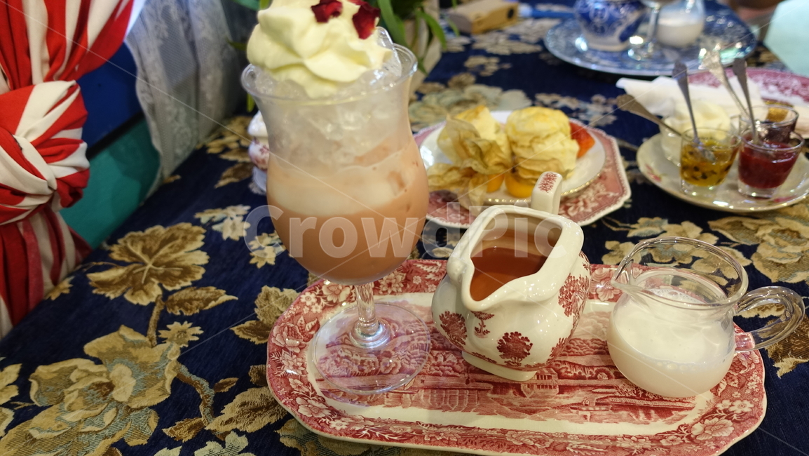 cafe,카페,부엌,조리기구,커트러리,티,tea,홍차,food,음식,creme,cream,크림,dessert,디저트,밀크티
