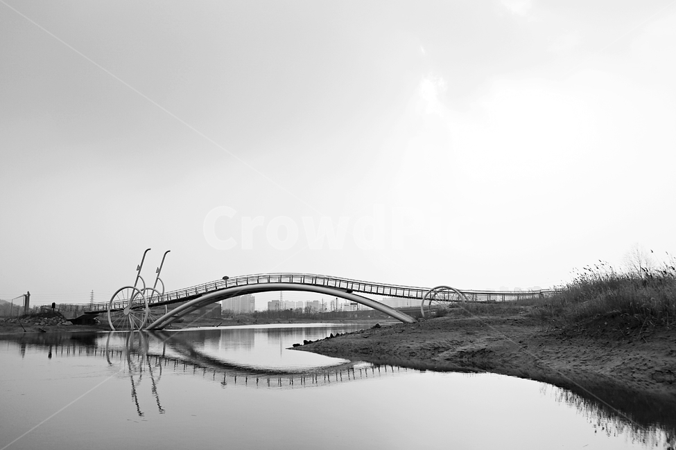 미생의다리,다리,생태공원,배경,풍경,흑백,모노톤,monochrome,black and white,건축물,건물외관,exterior,building,structure,architecture,construction
