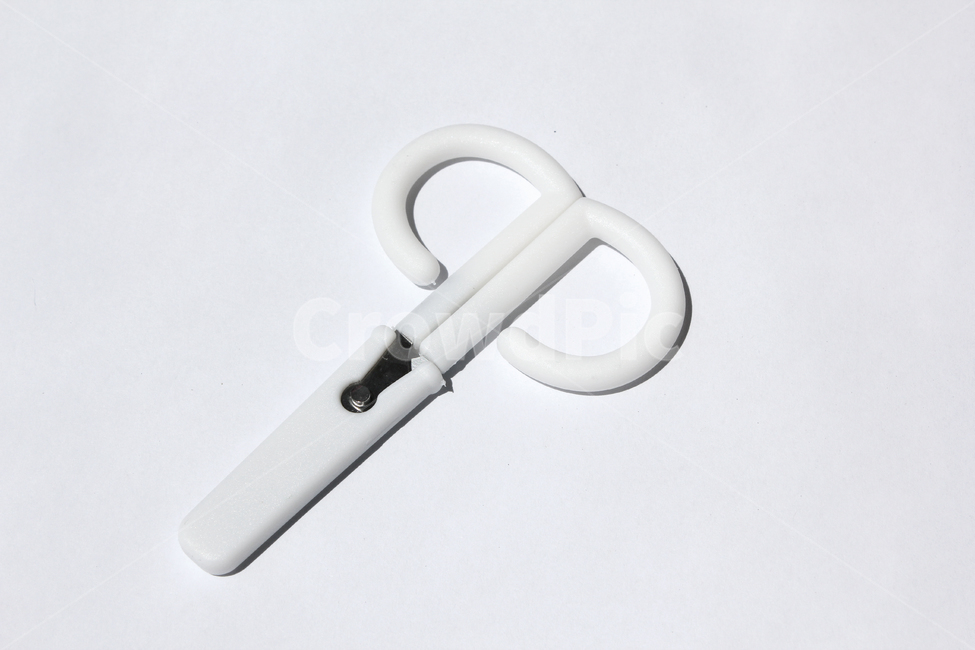scissors,가위,도구,문구류,금속,문구,blade,clippers,closeup,cut,cutter,handle,metal,nobody,object,pair,sharp,silver,single,stainless,steel,tailor,tool,white,용품,물건,사물,흰색,화이트,하얀색,뚜껑,손잡이,사물,물건,오브젝트,thing,object,matter,누끼,remove background