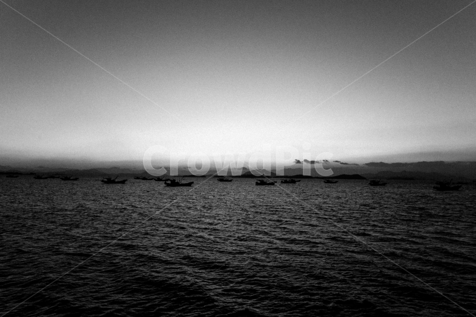 흑백,풍경,바다,배,일몰,흑백사진,풍경사진,바다사진,배사진,노을,blakcandwhite,landscape,sea,boat,sunset,nature,흑백,모노톤,monochrome,black and white,산업,industry,industrial,어업,fishery,fishing industry,교통,교통수단,traffic,transportation,자연,outdoors,옥외