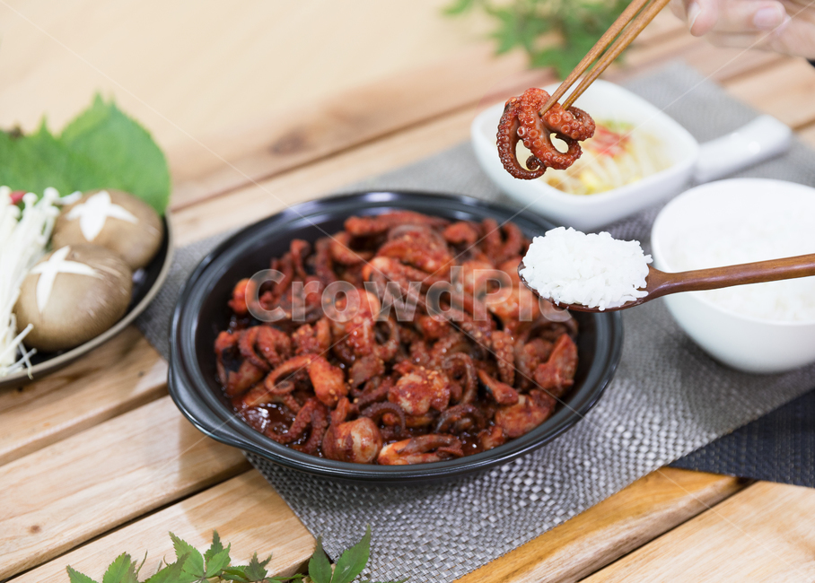 음식,쭈꾸미볶음,식사,안주,쭈꾸미,저녁식사,한식,korea,spicy,오징어볶음,식당,매콤,매운맛,red,맛집,고추장,고춧가루,식재료,요리,cook,reserves,수산물,해산물,fisheryproducts,seafood,한국음식,한국요리,food,dishes,korean,meal,koreancook,맛있다,먹다,맵다,소스,볶음,음식,식재료,요리,food,cook,meal,dishes,food reserves,한식,한국음식,한국요리,korean food,korean dishes,korean meal,korean cook