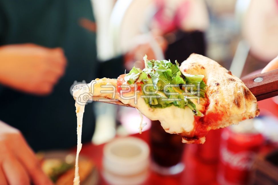 beef,plate,vegetable,food,master,meal,wood fired pizza,pizza,dish,meat,Italy,cooking,Homemade Pizza,fire pit