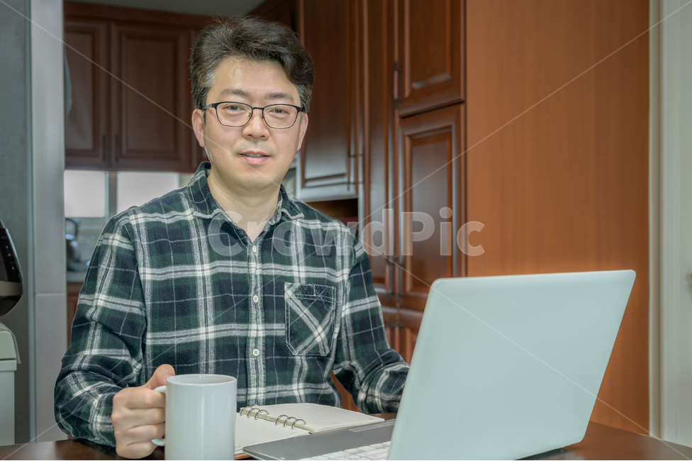 selfquarantine,COVID19,concept,call center,remote,laptop,Asian,computer,coffee cup,remote work,telecommuter,casual,middleaged,man,work from home,leisure,1 person,business,work,40 to 50 years old,relaxation,coronavirus,Korean,Japanese,covid19,home,lifestyl