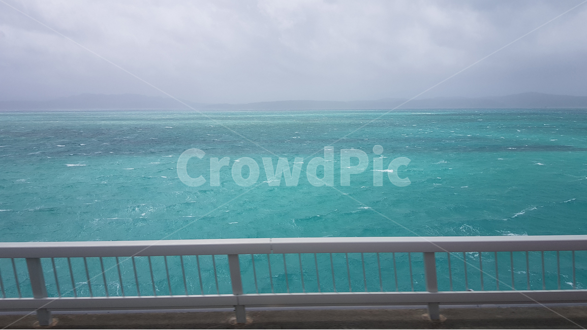 바다,교각,다리,풍경,드라이브,바닷물,파란색,바다색,하늘,난간,코우리지마,오키나와,okinawa,drive,bridge,ocean,summer,cloudy,자연,풍경,nature,landscape,railing