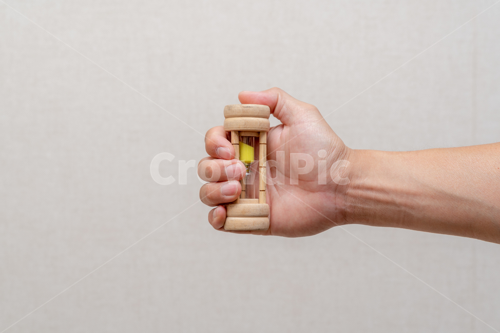 모래시계,시계,타임,시간,계획,스케줄,플랜,체크,확인,생각,개념,사물,오브젝트,컨셉,콘셉,생활,아이디어,비즈니스,라이프,하루,한정,유한,상징,미비,빈티지,나무,배경,바탕,백그라운드,사람,human,인간,person,연출,컨셉,콘셉,direction,concept