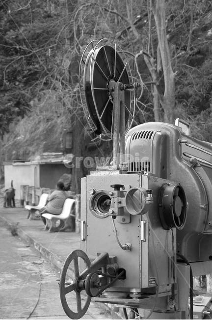 machine,기계,영사기,filmprojector,projector,oldprojector,구식영사기,흑백,모노톤,monochrome,black and white,사물,물건,오브젝트,thing,object,matter