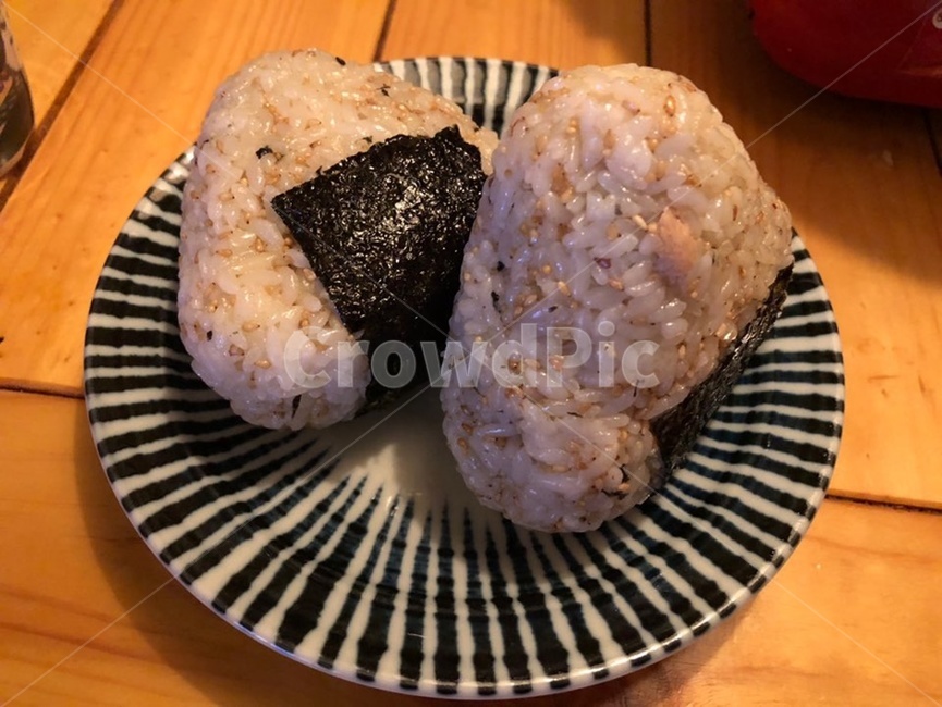오니기리,주먹밥,접시,삼각김밥,일본음식,일식