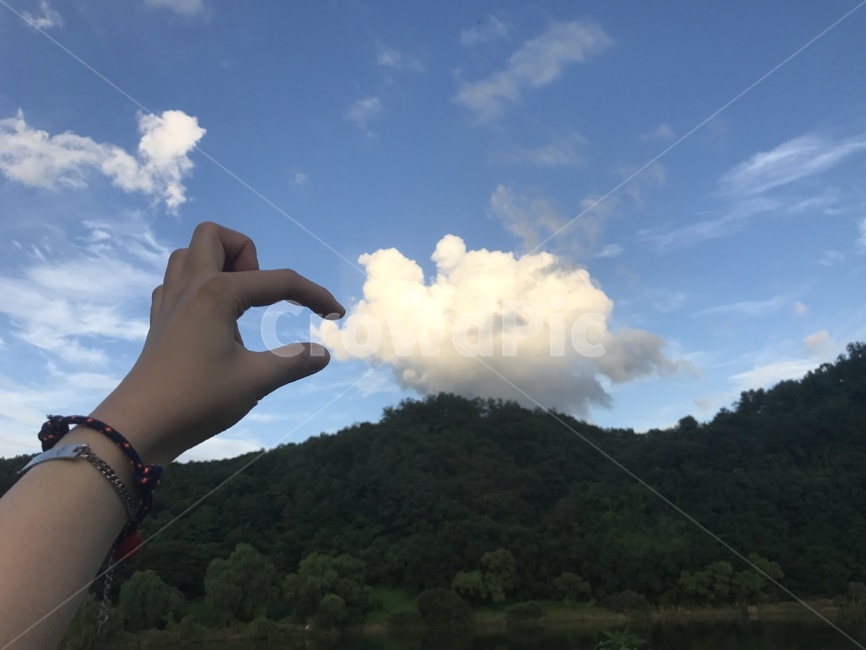 구름,손,산,cloud,mountain,사람,인물,인간,human,person,신체일부,몸,body