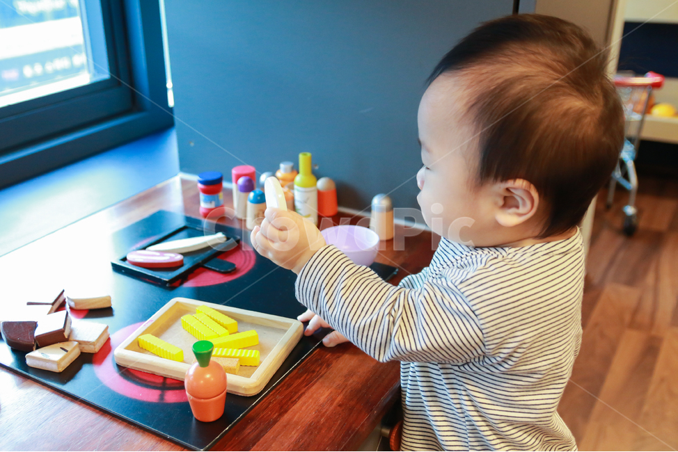 아기,아이,남자아기,부엌,부엌놀이,장난감,조미료,가스렌지,인덕션,부엌놀이장난감,토이,교육,놀이,귀여운,작은,건강한,1살,11개월,돌아기,아들,가족,인물,모델,아기모델,꼬맹이,꼬마,소꿉놀이,요리,육아,사람,인물,인간,human,person,영유아,아기,애기,아이,infants,baby