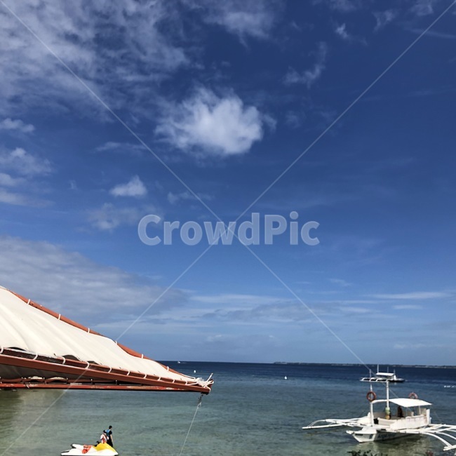 transportation,교통,watercraft,선박,vehicle,차량,boat,보트,색채,색감,바다,해변가,하늘,구름,color,sea,blue,sky,cloud
