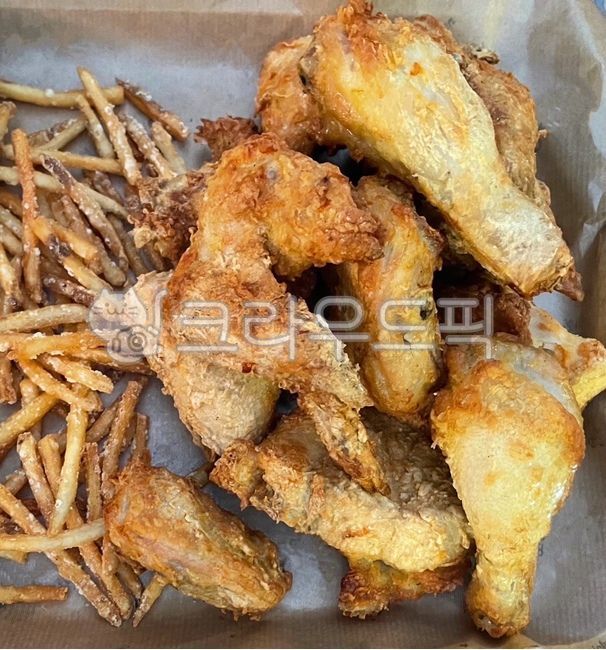Fried whole chicken,Grilled Chicken,Potato dish,chicken,Chicken dishes,crispy,fried food,friedchicken,Fried Chicken,French Fries,ingredients,crunchy,cooking,cook,food,meal,French fries,dish,mukbang,fried chicken