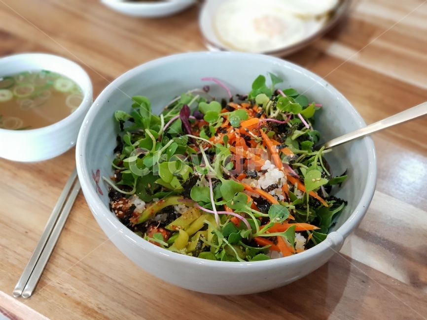비빔밥,한식,음식,그릇,새싹,새싹비빔밥,나물비빔밥,야채,채소,다이어트