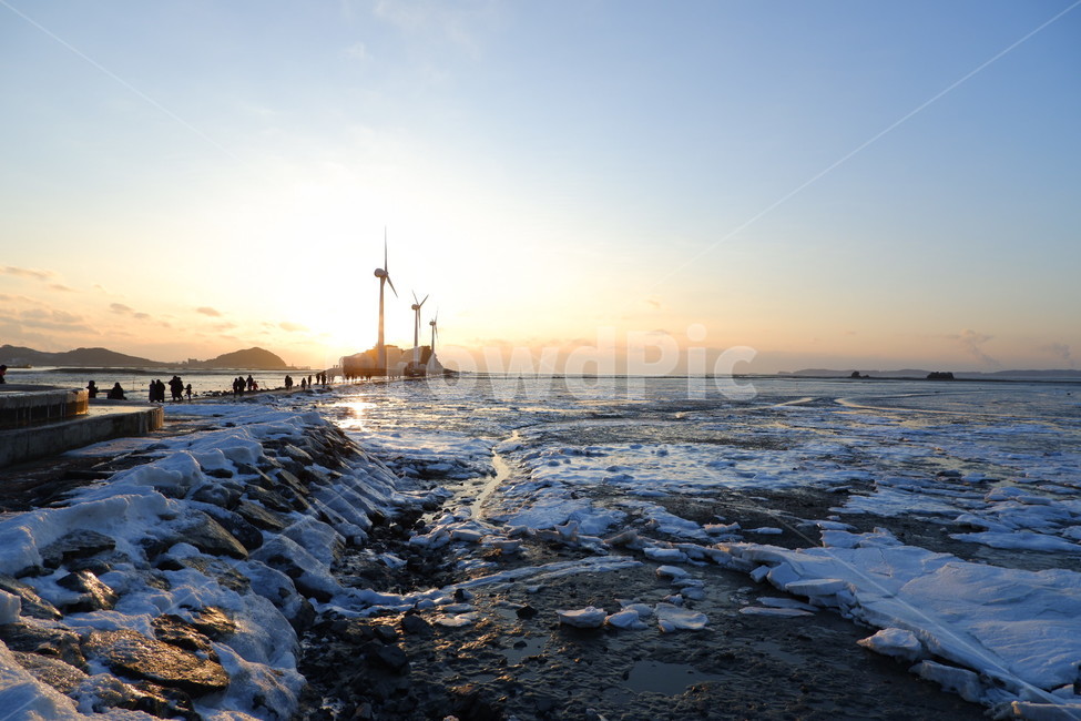 탄도항,누에섬,바다,바닷가,겨울바다,겨울,해질녘,풍력발전기,겨울,계절,winter,season,자연,풍경,nature,landscape,outdoors,옥외
