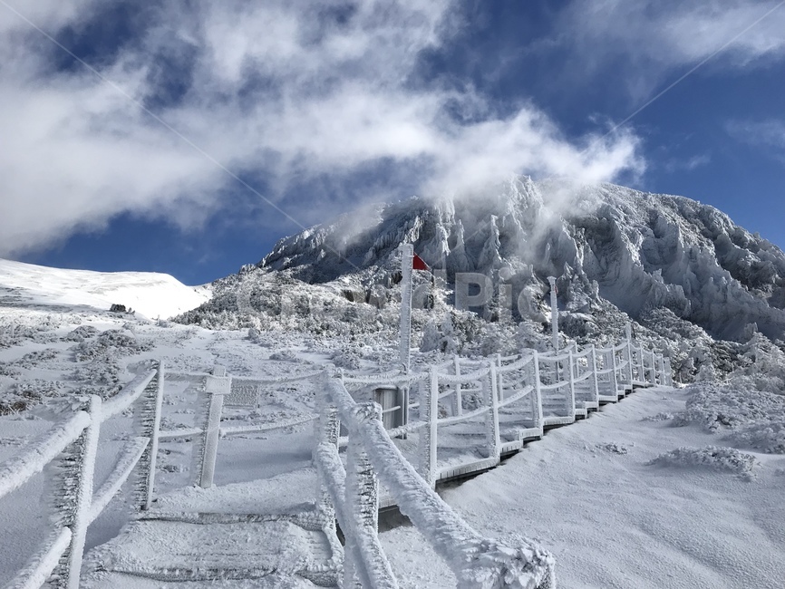 눈꽃,자연,nature,mountain,ice,설산,한라산,겨울,겨울,계절,winter,season,자연,풍경,nature,landscape,한국자연풍경,한국자연경관,korea nature landscape,outdoors,옥외,산,mountain range,산맥