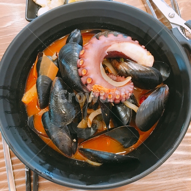 한국음식,문어,보양식,문어짬뽕,퓨전음식,음식,짬뽕,시원,얼큰,빨간색,힐링,맛,통영,food,koreafood,healing,taste,red,octopus,fusion,noodle,음식,식재료,요리,food,cook,meal,dishes,food reserves