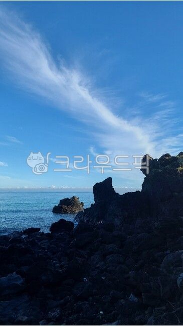 제주,바다,한담,하늘,구름,현무암,세로배경,배경화면,자연,promontory,곶,낭떠러지,outdoors,옥외