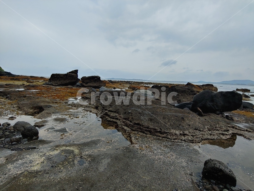 해변,바위,바다,하늘,섬,rock,island,sea,shore,seaside,black,brown