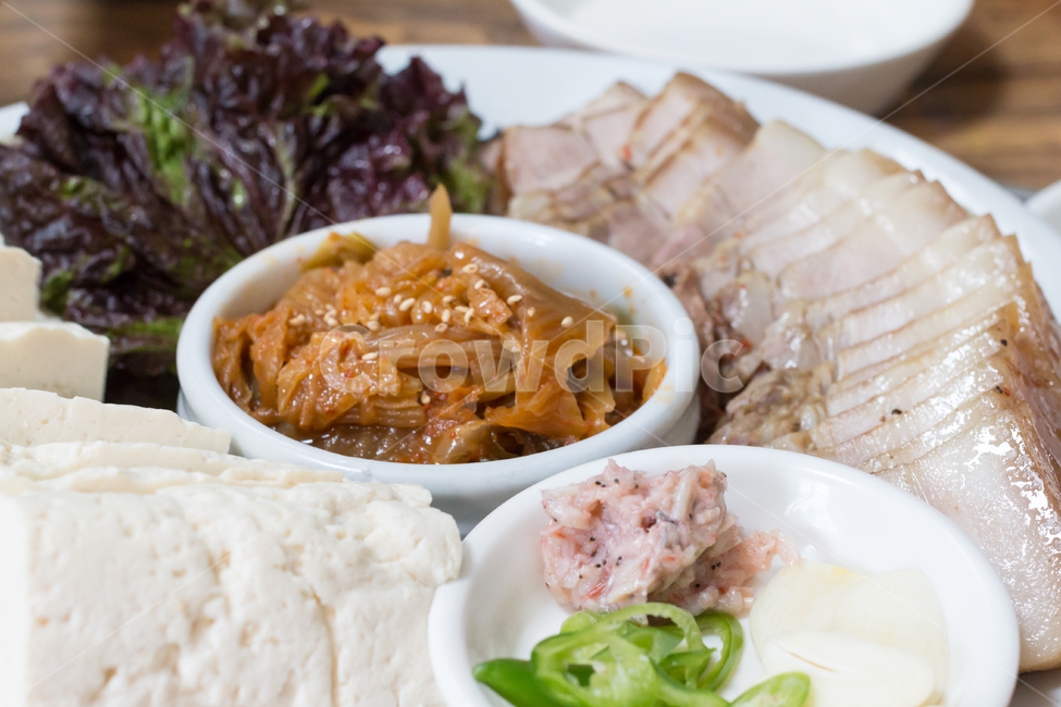 두부,보쌈,김치,볶음김치,새우젓,파,상추,한식,음식,외식,고기,돼지고기,수육,두부김치,맛있는,음식점,푸짐한,요리,음식,식재료,요리,food,cook,meal,dishes,food reserves,육류,고기,meat,한식,한국음식,한국요리,korean food,korean dishes,korean meal,korean cook