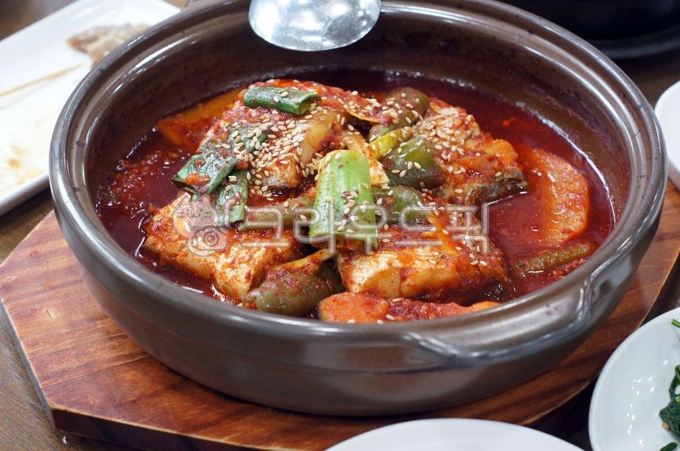 ,stewedjejubeltfish,plating,Braised cutlassfish,local food,fishdishes,Jeju local food,jejulocalfood,fishcuisin,galchijorim,Korean food,kfood,cooking,foodpresentation,seafood,food,braisedcutlassfish,fish dishes,Jeju braised cutlassfish,fish,Plating,localfo