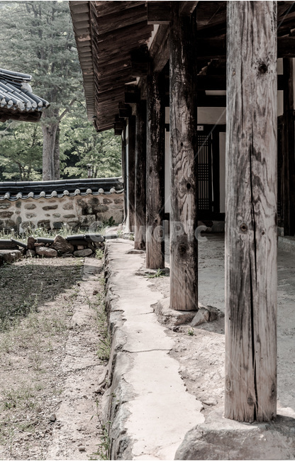 전통가옥,사찰,고택,문화유산,기둥,주춧돌,목조가옥,한옥,한국전통,한국문화,korean traditional,korean culture,건축물,건물외관,exterior,building,structure,architecture,construction