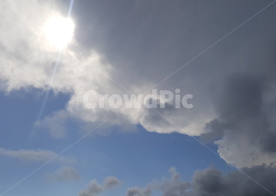 하늘,태양,구름,먹구름,햇빛,파란하늘,sky,sun,clouds,sunshine,bluesky