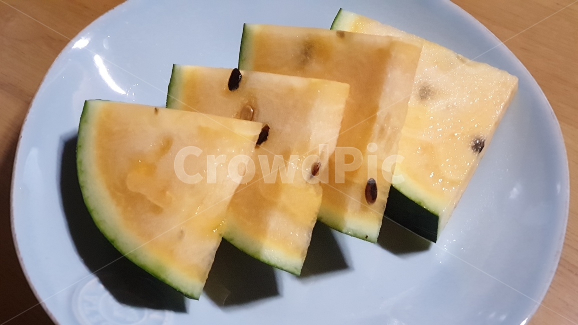 과일,수박,노란수박,여름과일,자른수박