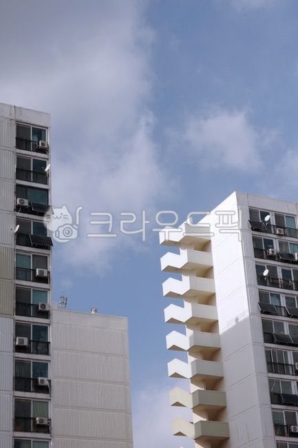highrise,고층건물,city,urban,도시의,building,건물,apartmentbuilding,도시,town,아파트,officebuilding,사무실건물,하늘,구름