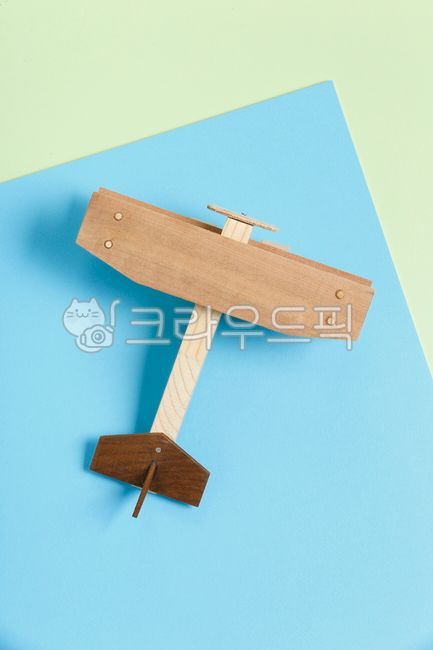 Transportation,aircraft,tree,simple,plywood,pastel background,handicraft,solid wood,airplane,miniature,model,wood,handmade,traffic,toy
