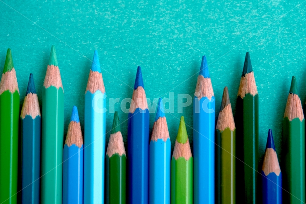 색연필,푸른,colorful,색깔,그라데이션,색채,다양한,초록,파랑,남색,연필,art,pencil,graduation,미술,도구,뾰족한,colored,color,배경,empty,space,예술,art,사물,물건,오브젝트,thing,object,matter,학용품,문구류,사무용품,school supplies,stationery,office supplies