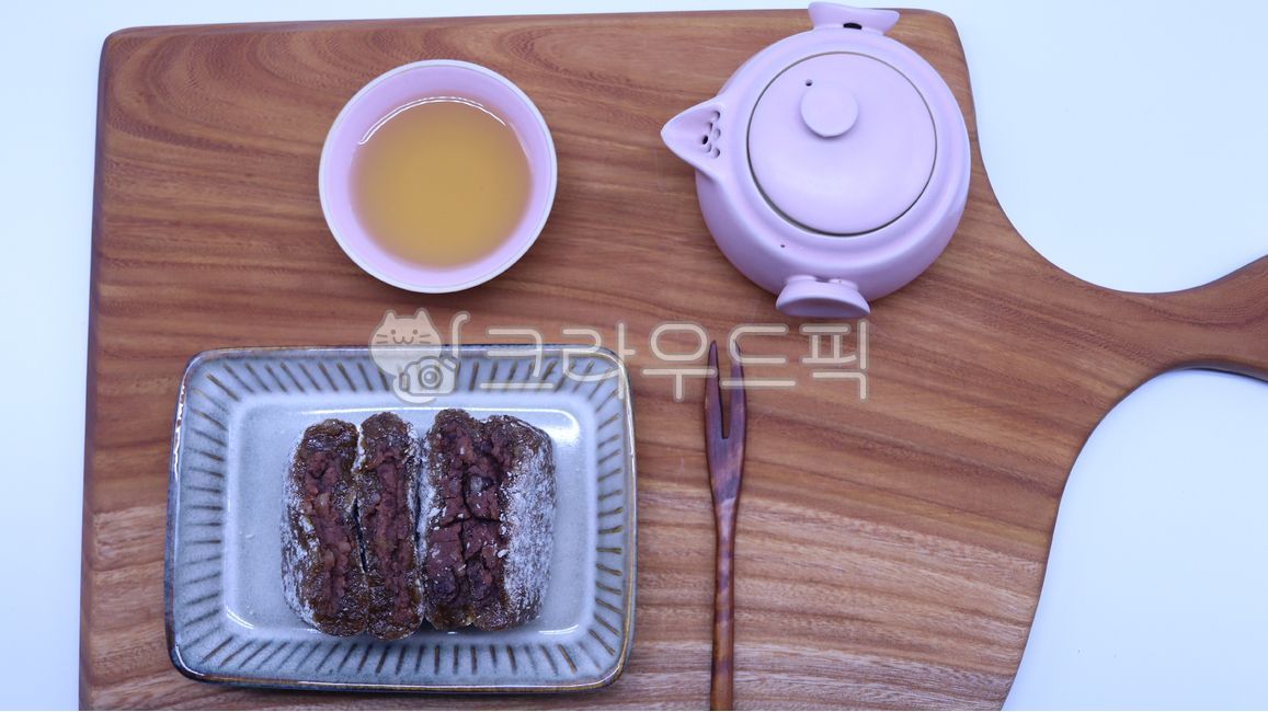 음식,먹는것,건강식,떡,팥떡,대추떡,접시,삶은팥,통팥,다과,접대,찻상,간식