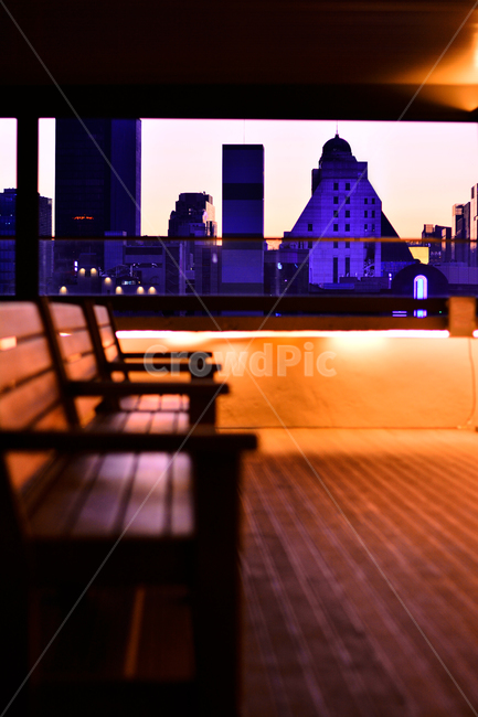 색감,야경,밤풍경,휴식,빈의자,도시야경,빛,그림자,명암,배경,쉼터,보라색,따스한,불빛,라이트,light,landscape,nightview,nightscene,nightscape,빌딩,건축물,노을,해질무렵,조명,백그라운드,background,의자,야경,밤,풍경,nightscape,night,landscape,도시,city,한국도시풍경,한국도시경관,korea cityscape,flooring,바닥,furniture,가구,wood,나무