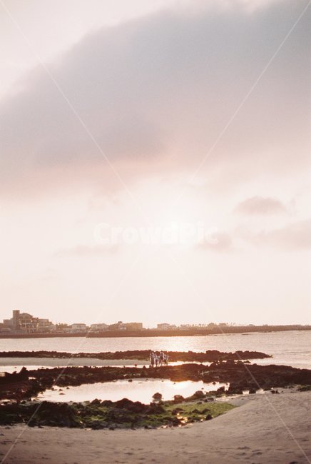 제주,제주도,바다,해수욕장,현무암,산책,가족,해질녘,여름,필름,필름사진,jeju,sea,sunset,summer,film