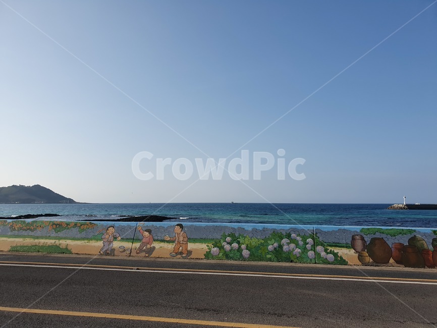 제주도,협재해수욕장,제주도하늘,제주도바다,바다,에메랄드바다,에메랄드빛바다,푸른하늘,맑은바다,자연,풍경,nature,landscape,한국자연풍경,한국자연경관,korea nature landscape,제주도,jeju,jeju island,asphalt,아스팔트,tarmac,타맥,person,사람,human,인간