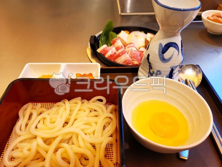 egg,Japanese food,raw egg,Udon,Sukiyaki,beef