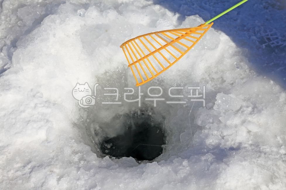 낚시,겨울낚시,얼음,낚시대,화천산천어축제,화천,산천어축제,산천어,축제,겨울,행사,놀이,체험,겨울축제,눈,계절,구멍,강,화천군,강원도,한국