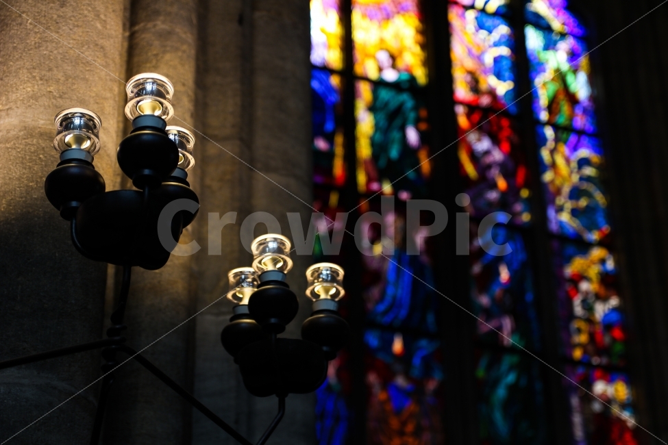 감성사진,전구,불빛,스테인드글라스,Stainedglass,따뜻함,성당,Light,Lightbulb,Catholicchurch,Catholic,종교,신앙,religion,belief,faith,감성,sensible,feeling,인테리어,실내디자인,interior design