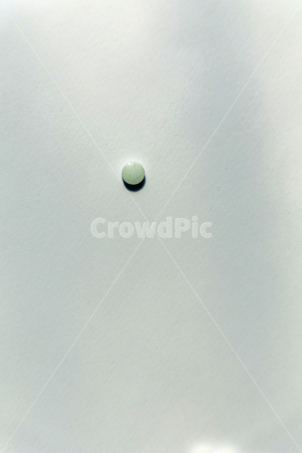 care,closeup,dose,drug,green,health,healthy,illness,medical,medicament,medication,medicine,nutrition,pharmaceutical,pharmacy,pill,prescription,tablet,vitamin,white,약,비타민,알약,캡슐,치료약