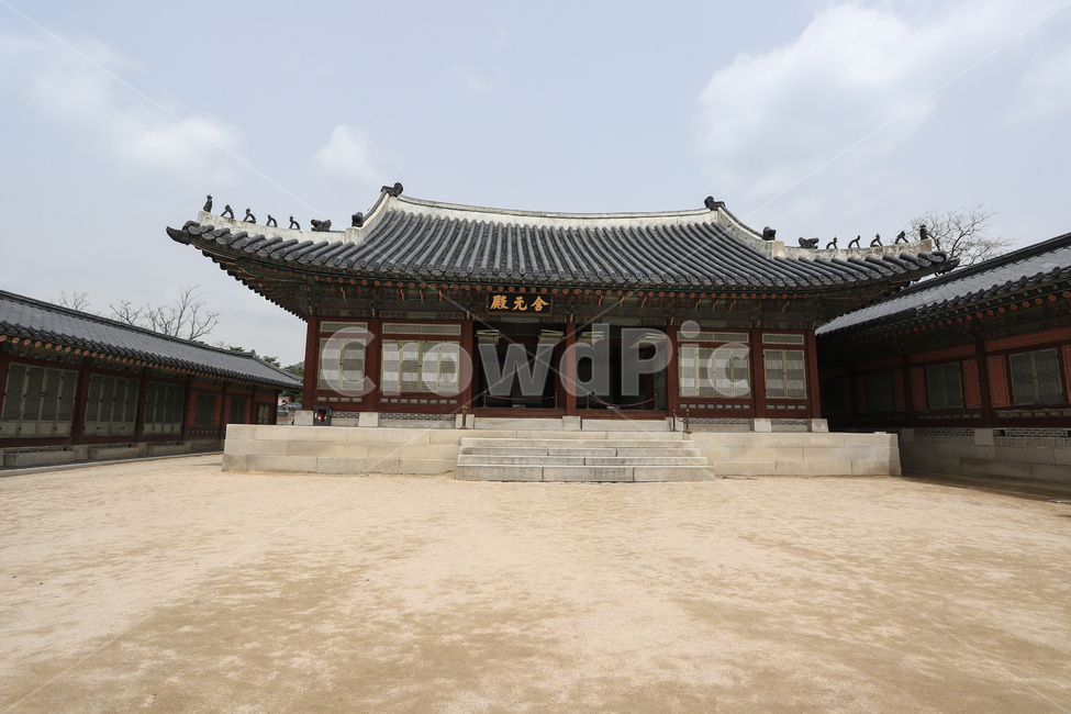 경복궁,문화재,서울,건축,궁전,문,지붕,기와,돌담,돌기둥,고건축,종로구,한옥,한국,건청궁,창호지,서까래,석가래,기둥,창살,흙길,주춧돌,추녀,목조건축물,창문,처마,단청,한국전통,한국문화,korean traditional,korean culture,랜드마크,landmark,tourist attraction,한국랜드마크,한국관광지,한국명소,korea landmark,korea tourist attraction,건축물,건물외관,exterior,building,structure,architecture,construction