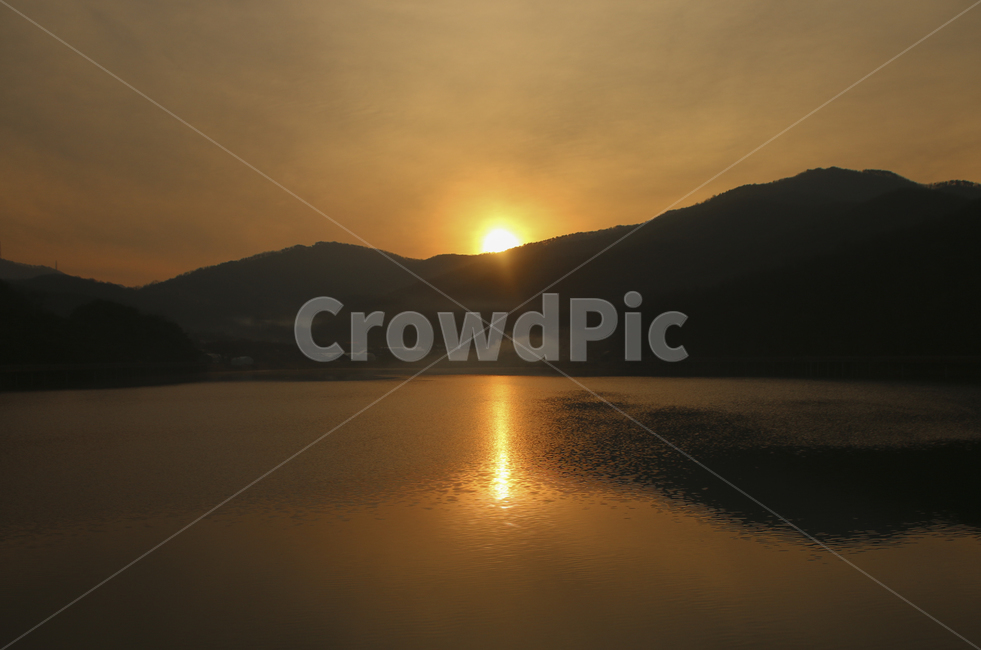 nature,자연,outdoors,옥외,light,빛,flare,플레어,sunlight,햇빛,sky,하늘,dawn,새벽,sunset,일몰,redsky,붉은하늘,dusk,황혼