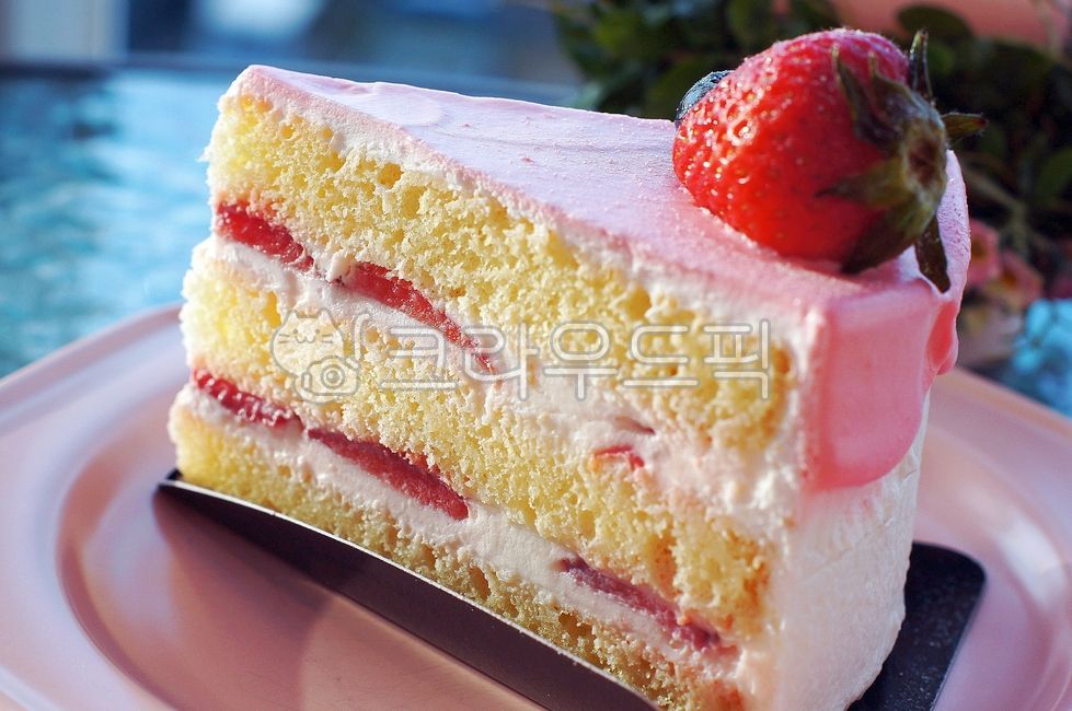pink cake,Strawberry cake,strawberry,strawberrycake,cafe,dessert,Cafe Menu,pinkdessert,pinkcake,pink dessert