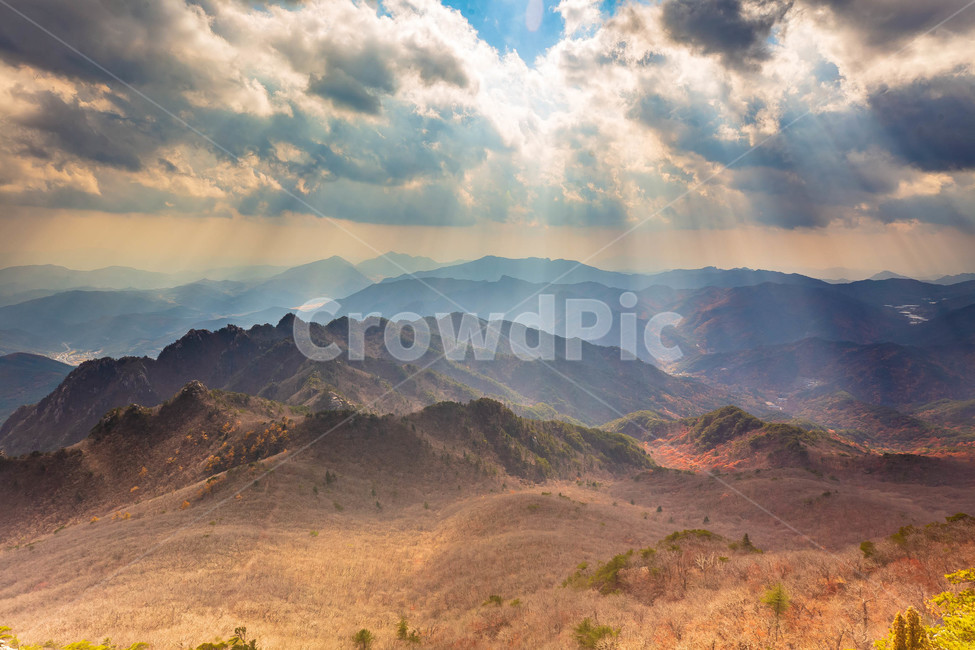 가야산,빛내림,구름,오후,산,산마루금,가을,계절,fall,autumn,season,자연,풍경,nature,landscape,한국자연풍경,한국자연경관,korea nature landscape,outdoors,옥외,mountain range,산맥,mountain
