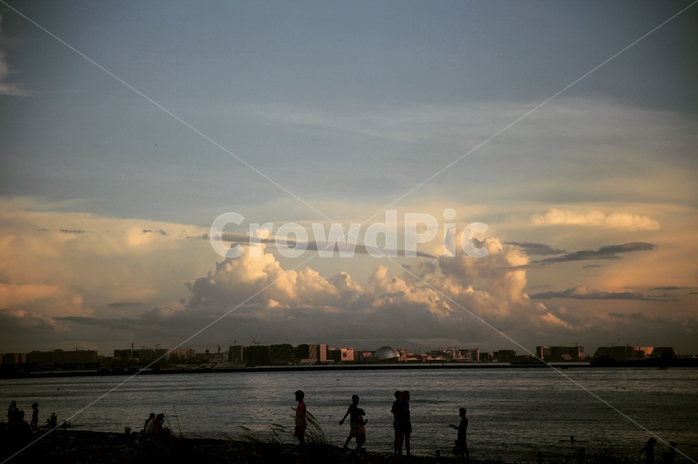 필리핀,하늘,노을,바다,마닐라,실루엣,빈민가,구름,도시,풍경,city,landscape,해외,외국,세계,foreign,oversea,world,세계도시풍경,해외도시풍경,외국도시풍경,world cityscape,사람들,대중,군중,other people,crowd,어린이,어린아이,child,children,kid,weather,날씨,nature,자연,outdoors,옥외,cloud,cumulus,적운,sky