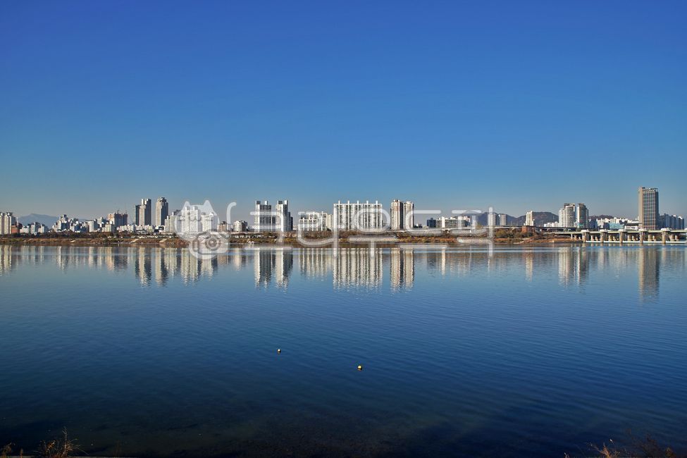 Han Riverside,seoul,Hangang Park,Jamsil Dunchi,building,apartment,Han River,Jayangdong